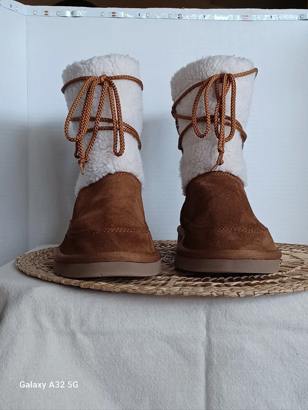 Koolaburra by UGG Women's Michon Short Chestnut Suede Faux Sherpa Boot.  Sz 9